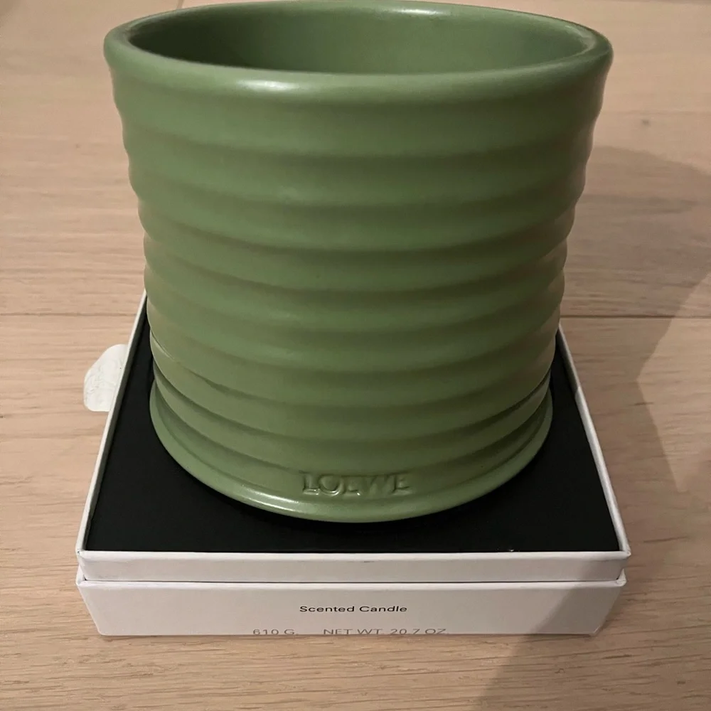 Loewe Candle Jar (Luscious Pea) - Picture 2 of 3